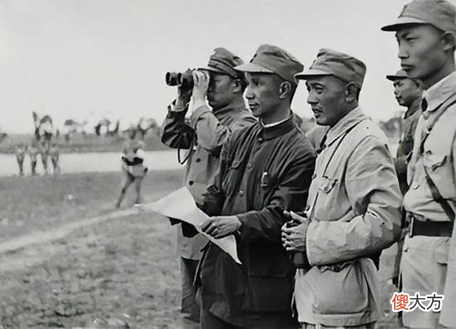 【爱历史】伟人为何对粟裕刮目相看？黄桥大捷至关重要，成为粟裕成名之战