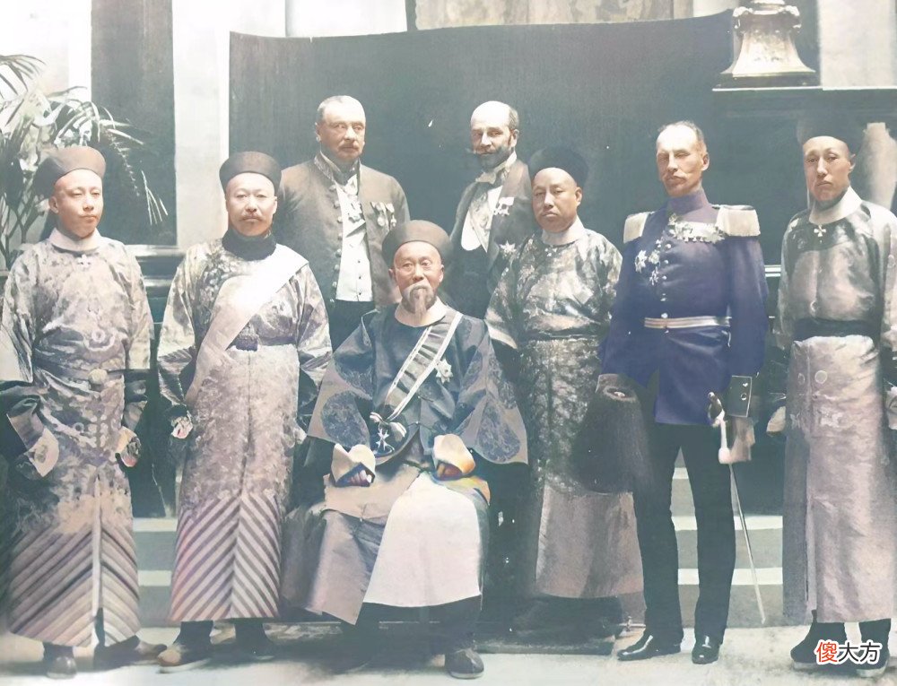 【爱历史】老照片：70年代的女民兵，访问欧美各国的李鸿章