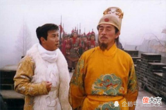 【爱历史】朱元璋问沈万三：桌子上的猪蹄叫啥名字？沈万三3个字保住性命