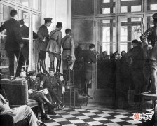 【历史故事】15张历史照片：凡尔赛条约签署现场、希特勒向美国宣战时场景