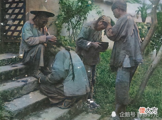 【爱历史】晚清老照片：毛驴驮大缸，慈禧太后出行排场大，衙役穿着像乞丐