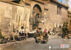 【爱历史】晚清老照片：毛驴驮大缸，慈禧太后出行排场大，衙役穿着像乞丐
