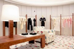 【时尚一点】SHUSHU/TONG首家概念旗舰店启幕，“少女剧场”上演“这个女孩不太乖”