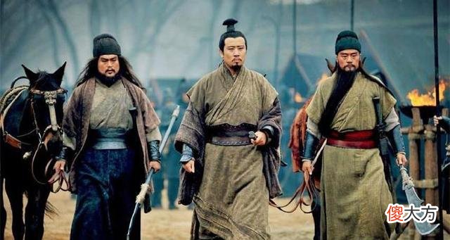 【历史故事】诸葛亮、关羽为何反对拜黄忠为后将军？他们想把位置留给谁？