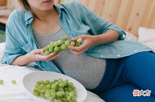 孕期吃葡萄会让孩子眼睛变大？两种食物比葡萄有效，孕妇可常吃