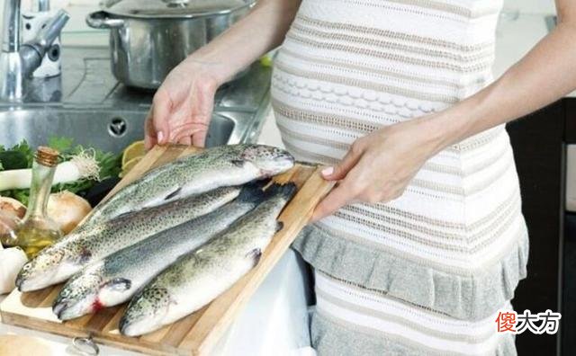 孕期吃葡萄会让孩子眼睛变大？两种食物比葡萄有效，孕妇可常吃