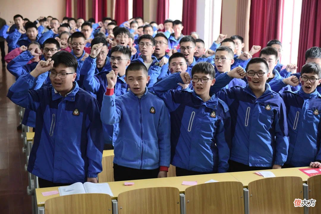 35岁啃老大师离世：溺爱是惯子毒药，爱得多不如爱得对！