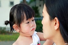 越骂越往怀里钻？孩子犯错后的“可怜样”，其实是一种心理暗示