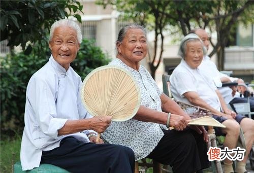 我把娃送到城里念书，就想老了跟儿子一起住，有什么不对的？
