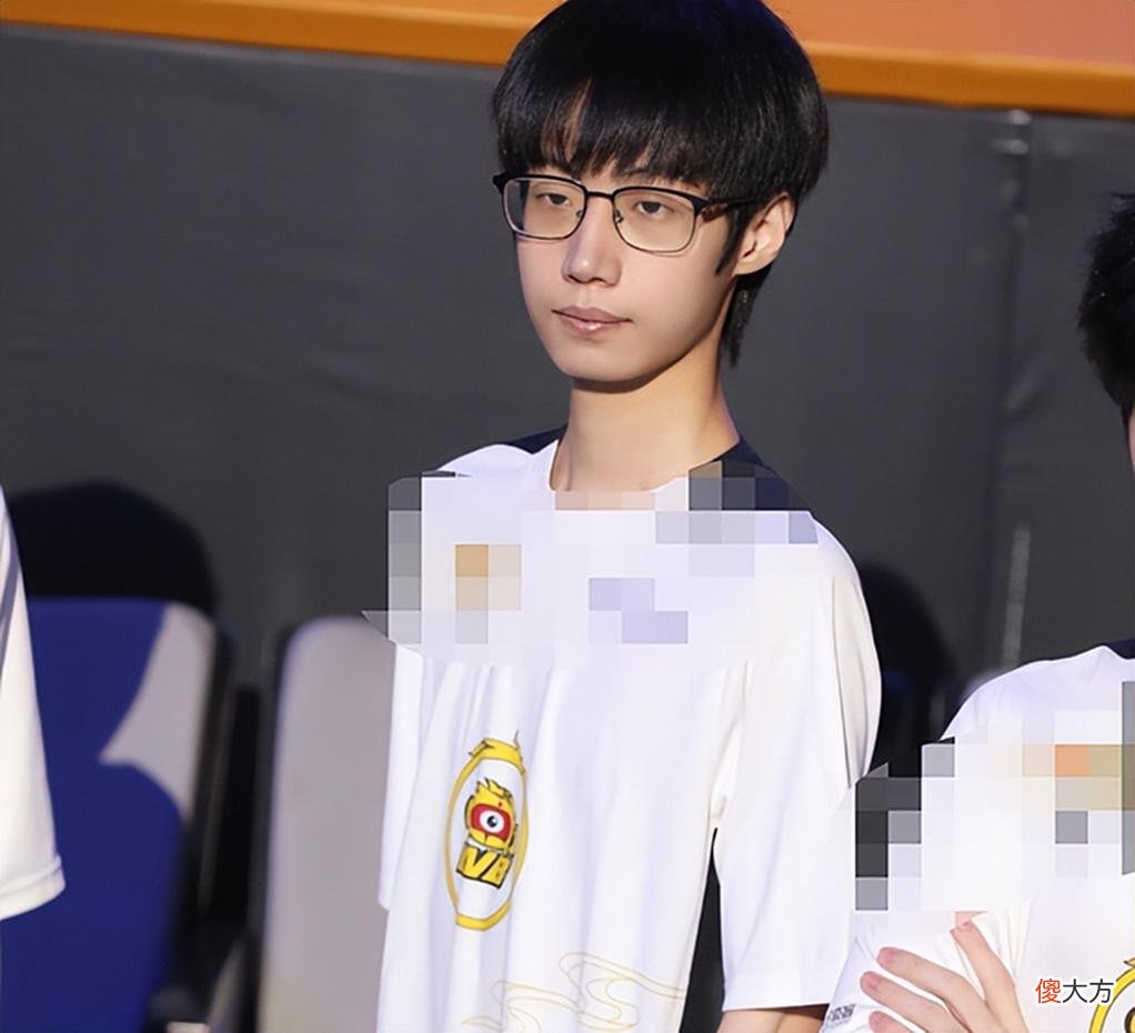 【游戏世界】暖阳、小胖、花海数据对比,暖阳数据太尴尬,小胖三项数据超标