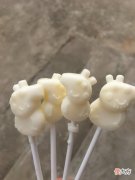 网红“奶酪棒”成哄娃神器，吃了真能补钙吗？家长需谨慎
