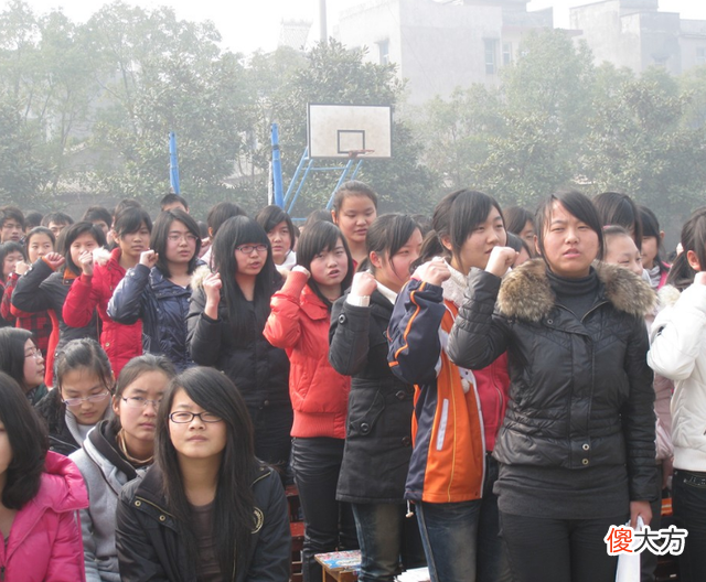 若孩子总是撒谎,父母别急着批评孩子,最好进行适当的引导