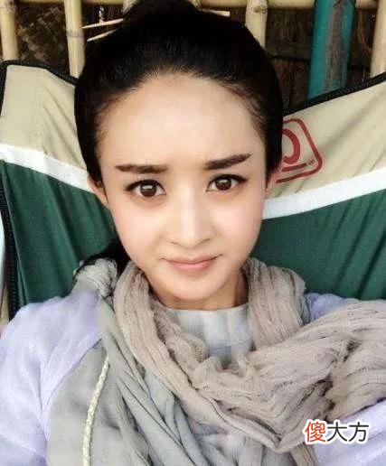 【就爱时尚】润唇膏抹脸，倒三角宽肩，韩国这个潮流真让人看不懂