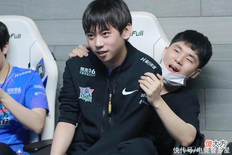 【游戏世界】Ale一战直接打回身价？WBG竟被迫Ban了4个上路，让TS都头疼