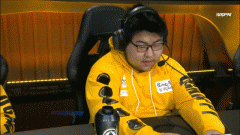 【游戏世界】QG小胖早知要下岗？原KPL首发只剩小胖，杰杰嘲讽“不是一路人”