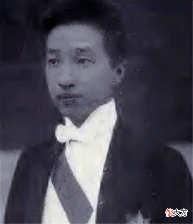 【爱历史】首富女的错爱：苦候初恋15年，他却另娶新人，3个女儿名字都来自她