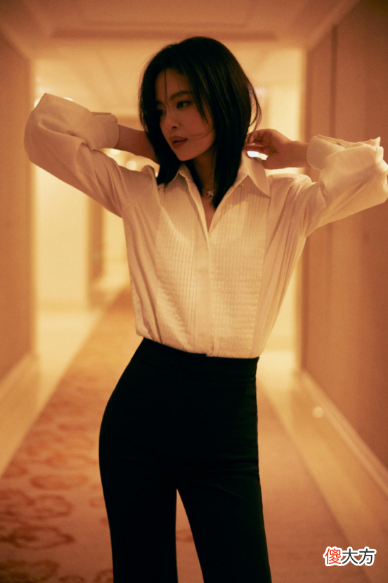 【就爱时尚】你也想要气场全开的穿搭吗？快看辛芷蕾的搭配，学会这几个小秘诀