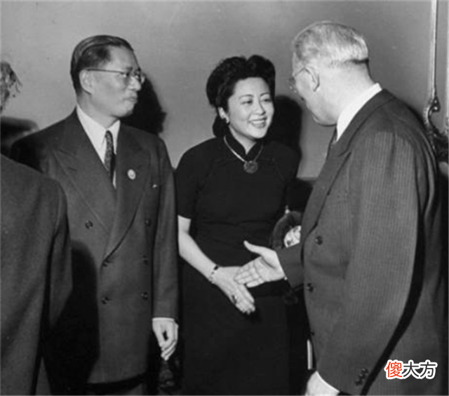 【爱历史】106岁的宋美龄到宋子文陵墓前说了一番话，身边的人都哭了