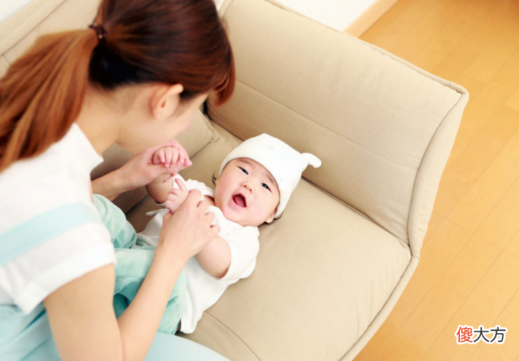 宝宝“活蹦乱跳”，妈妈以为是生病，婆婆：这是孕期照顾得好