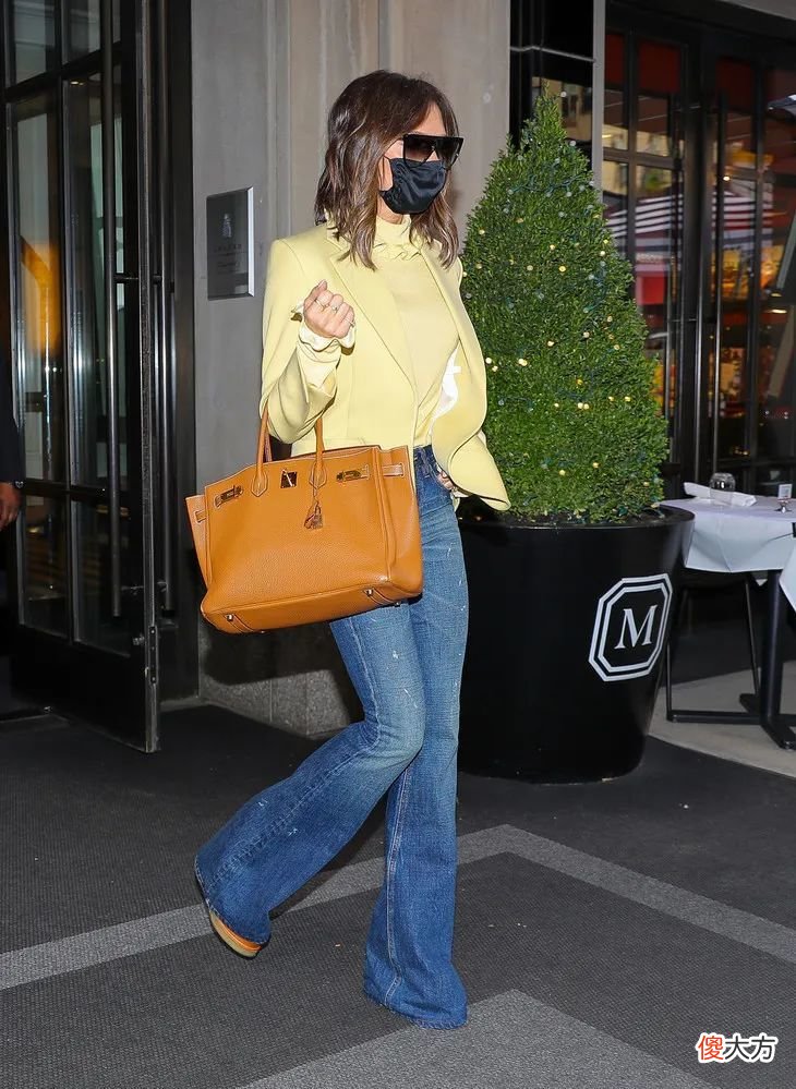 【时尚一点】让朱珠连背5次的大包包，确实香