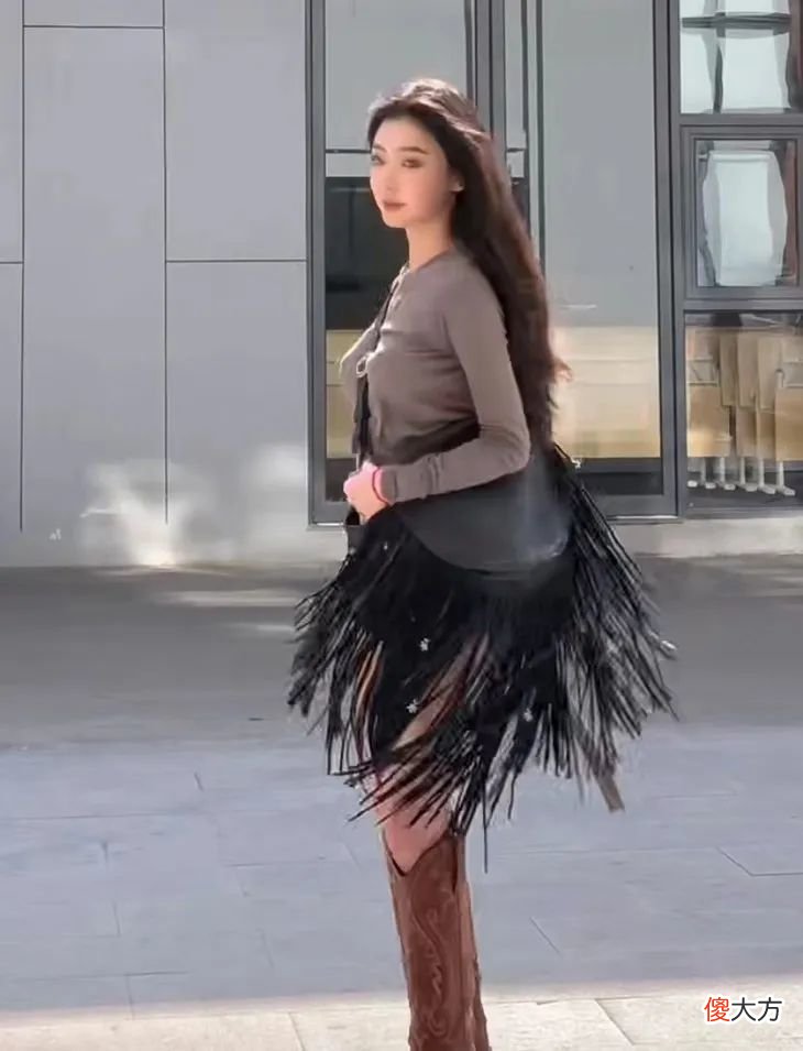 【时尚一点】让朱珠连背5次的大包包，确实香