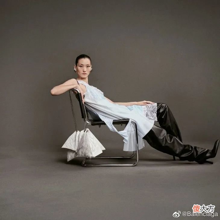 【时尚一点】让朱珠连背5次的大包包，确实香