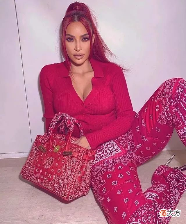 【时尚一点】让朱珠连背5次的大包包，确实香