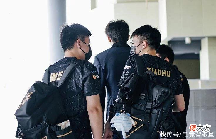 【游戏世界】RNG还有机会不打冒泡赛？希望竟在TES和EDG身上，要看别人脸色