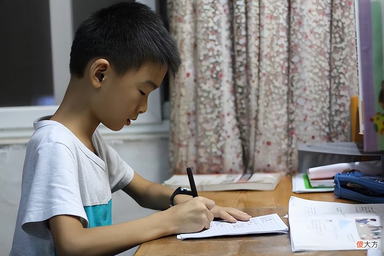 孩子上学前家长疯狂晒照,四年级后为何却被“雪藏”了?可能是因为这三个原因