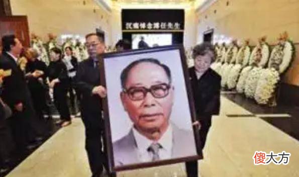【历史故事】清朝最后一位皇帝溥仪宣布退位，溥任的态度比父亲载沣还坚决