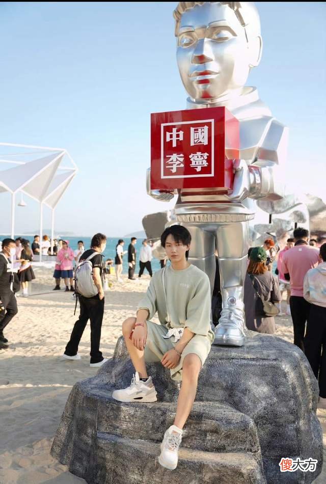 【游戏世界】fly彻底危险了！粉丝们母爱变质想感受兰兰的快乐，兰兰：礼貌吗