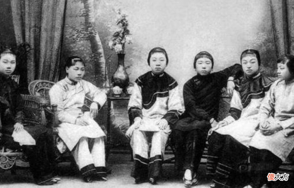 【历史故事】妃嫔脖子上的“白布条”，有什么用处？其实是为了皇帝更加便捷