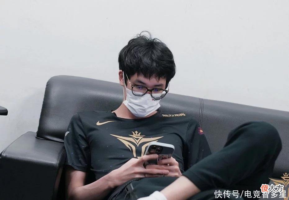【游戏迷】时隔多年Karsa成了香锅的样子？训练赛没怎么打，却被拉上来背锅