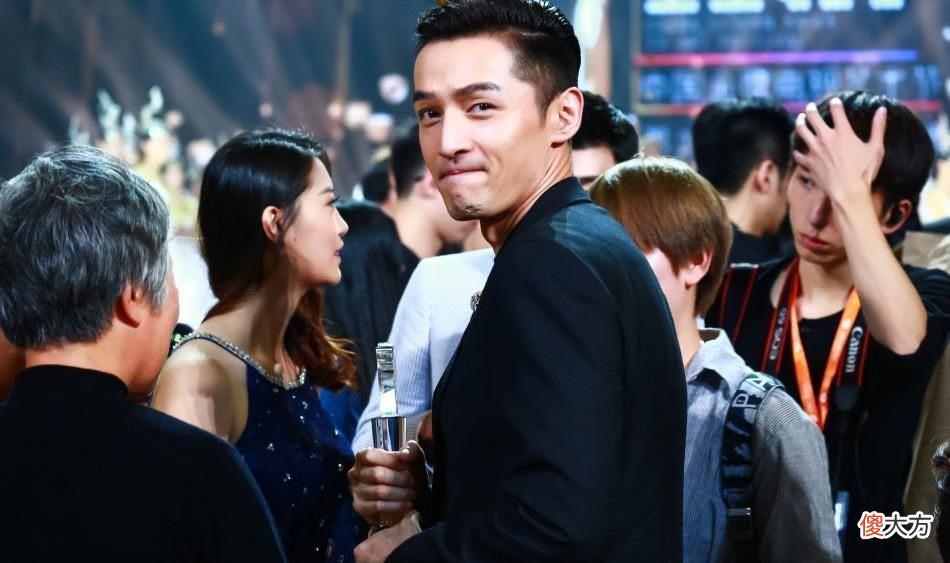 【就爱时尚】如何让自己一看就很有气质?体态、穿搭真的比颜值、身材更重要!