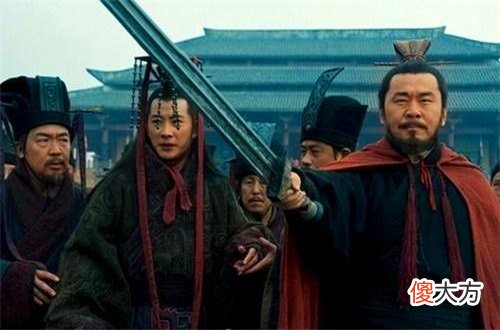 【爱历史】曹操被称为奸雄，他真的要谋朝篡位么？毛泽东：我们要为曹操翻案