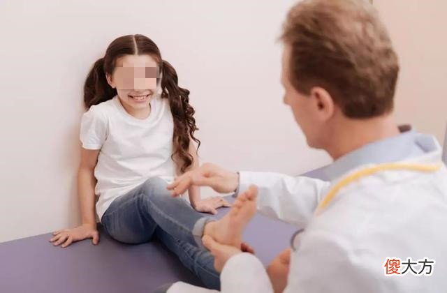 爱“抖腿”和不“抖腿”的孩子,长大后腿型差距明显,要及时纠正