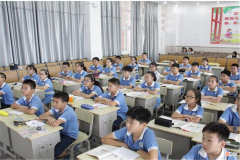 孩子频繁被各科老师点名，看到点名册才理解，网友：真不能怪老师