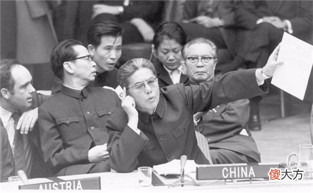 【历史故事】新中国第一代外交官乔冠华：为何晚年官场屡屡失意？最后郁郁而终