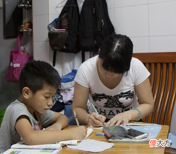 儿子考试又得99分回家，宝妈正想发脾气，看清题目后沉默了