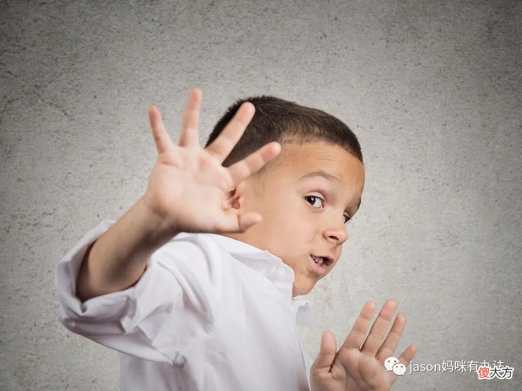 “可怕的两岁”孩子突然变成小犟驴，怎么办？巧爸妈4招轻松搞定