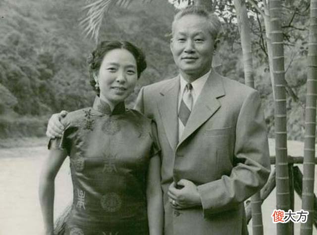 【历史故事】抗战名将歼敌3万多，原配不孕求他纳妾，结果生下4个科学家