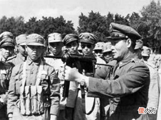【历史故事】抗战名将歼敌3万多，原配不孕求他纳妾，结果生下4个科学家