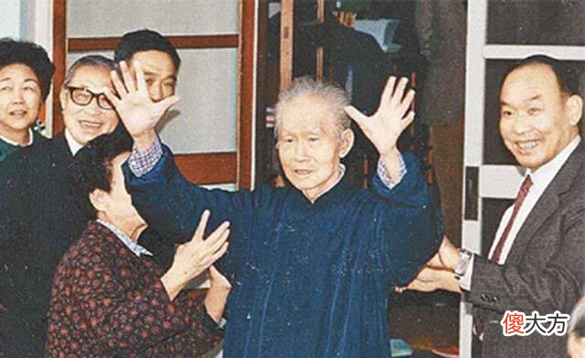 【历史故事】抗战名将歼敌3万多，原配不孕求他纳妾，结果生下4个科学家