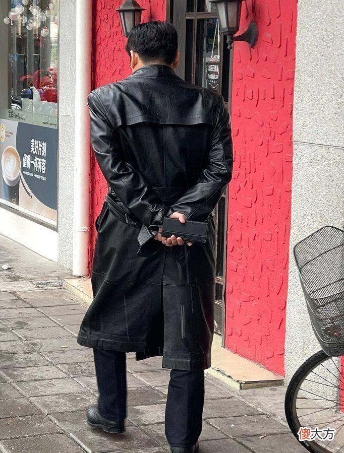 【时尚一点】刘晓庆的蕾丝白裙，简简单单的百搭性真足够强