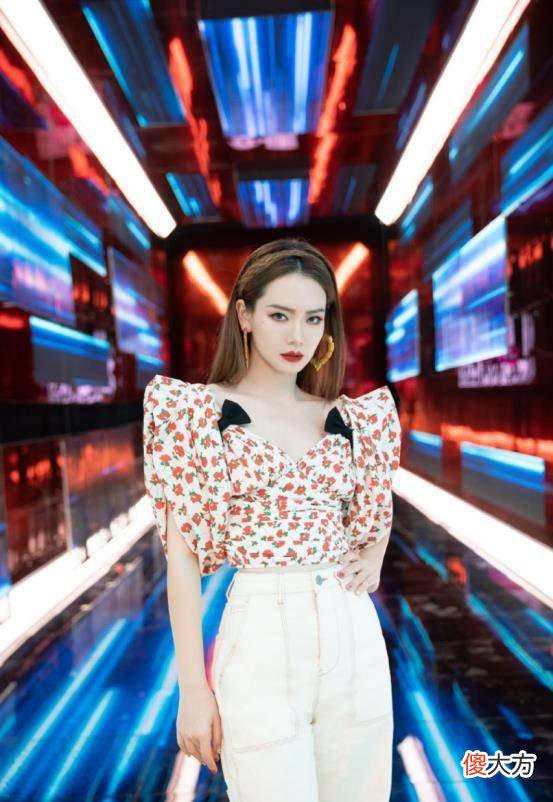 【时尚一点】三十岁的女人如何穿搭才能显得大气又时尚