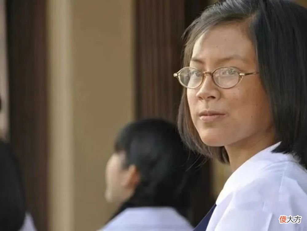【就爱时尚】41岁安妮·海瑟薇健身照曝光，网友：长大了怎么不老啊