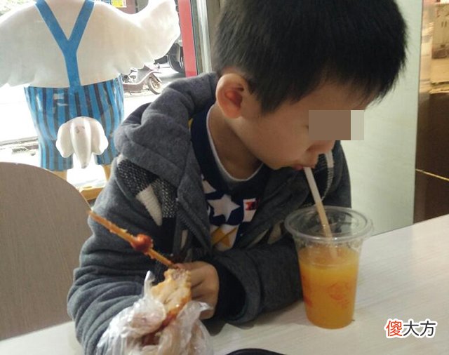 孩子爱吃，就无节制的买？长点心吧，这些食物吃太多会“害”了他