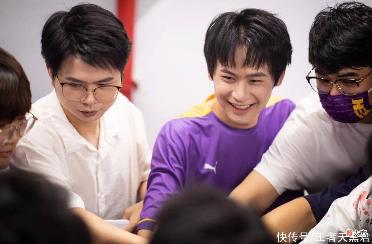【游戏世界】Hero宣布放假一个月，归来后首发可能不保，久哲在青训挑人了