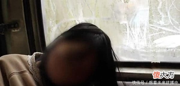 女大学生蜗居僵尸车3个月，被发现时举止异于常人！