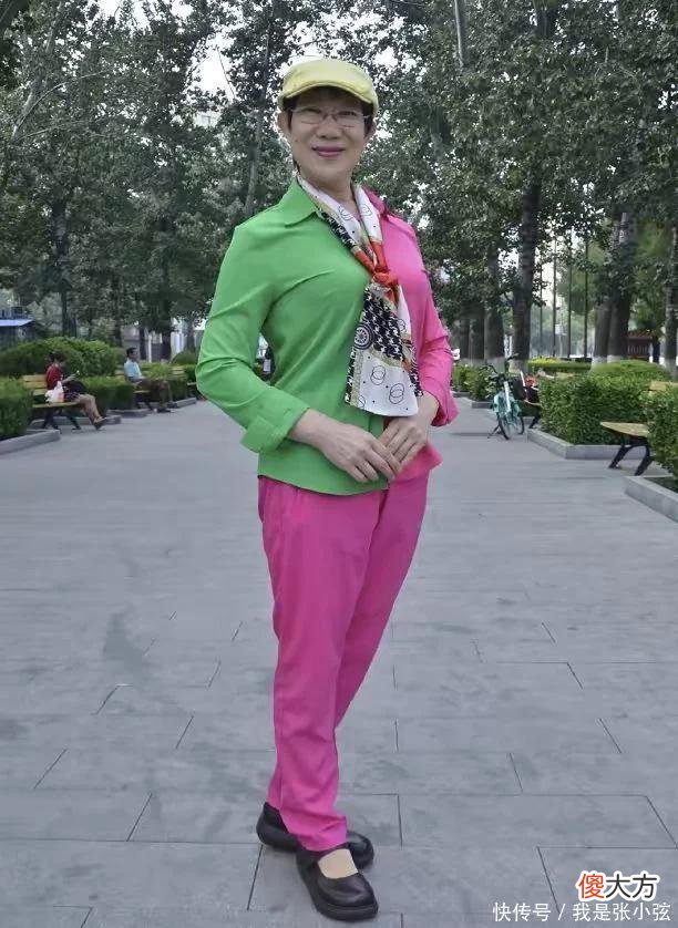 【时尚一点】等我老了，才不要穿这4种俗气“老年装”，穿另外3种做个洋气阿姨